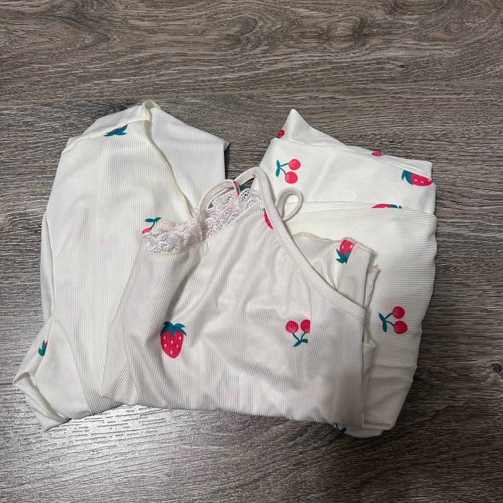 Strawberry Print Women's Sleepwear Set - Cream